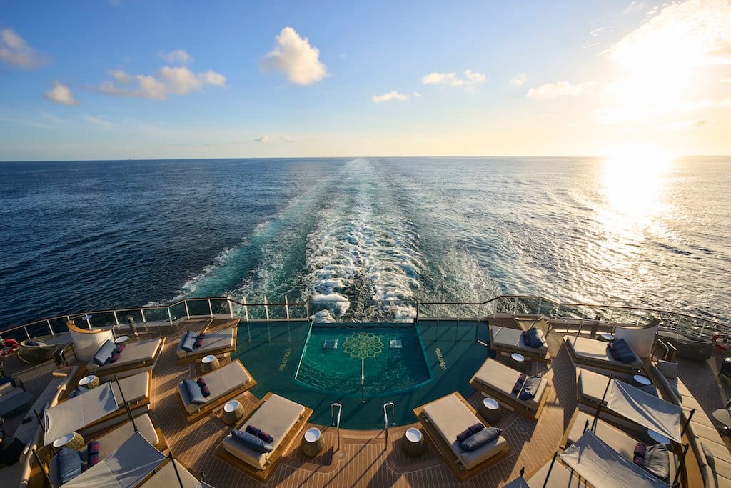 Silver Dawn — Elegantes Muse-Class Kreuzfahrtschiff